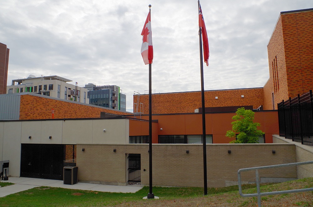 638o16