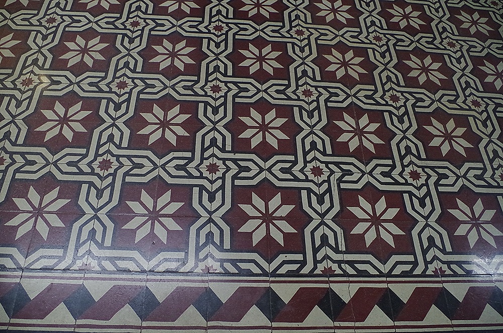 876n23
