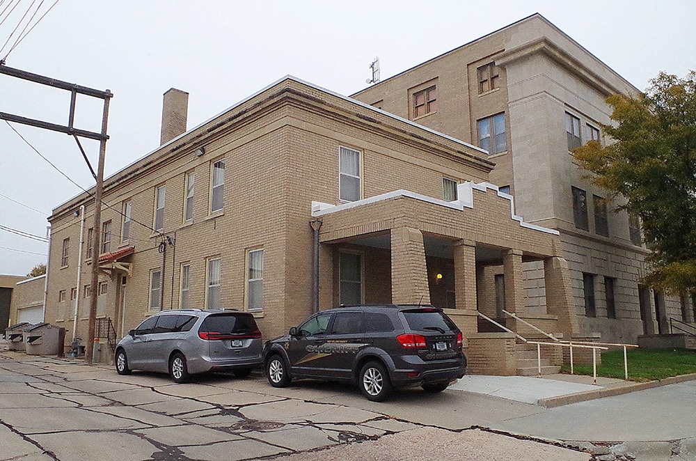 2038n23