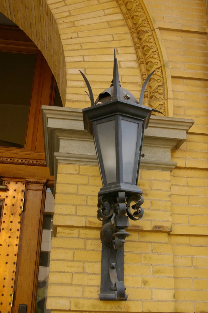 1372c13