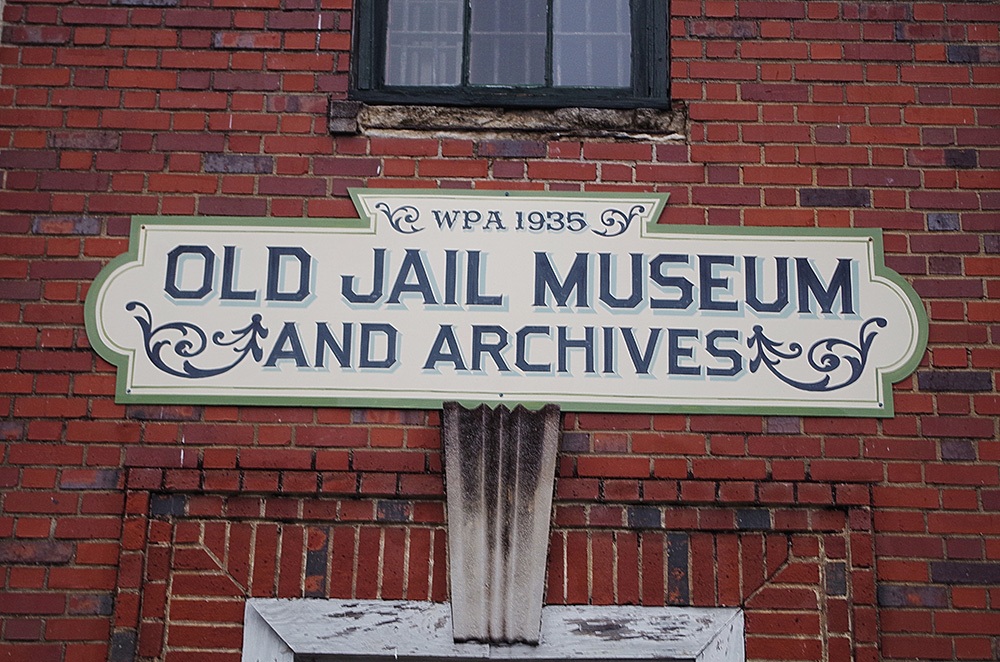 1600f23