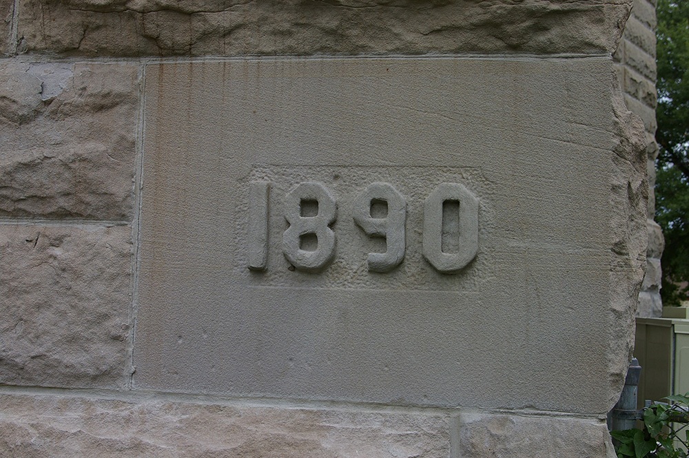 0477i08
