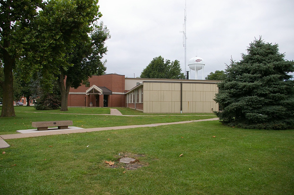 1009i08