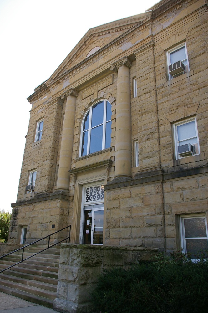 1049i08
