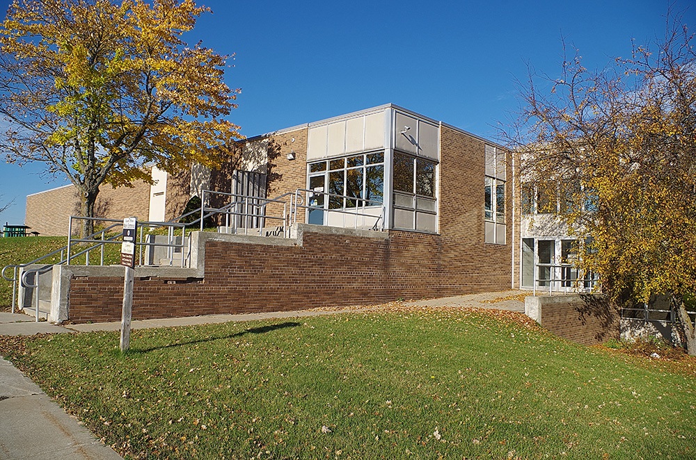 851w22