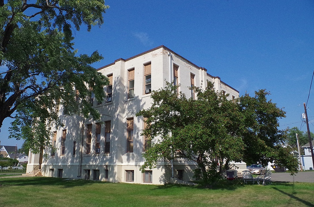 1147m23