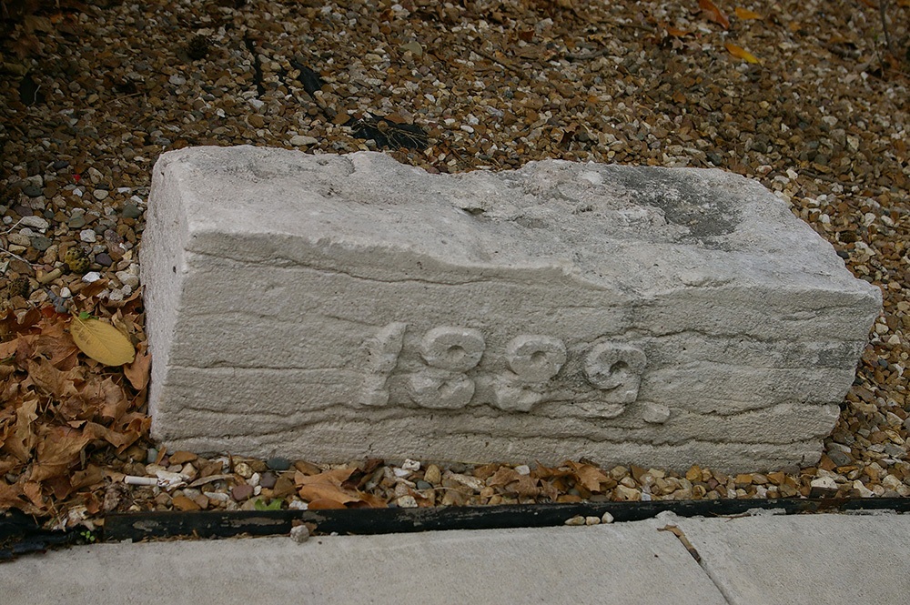 0833m09