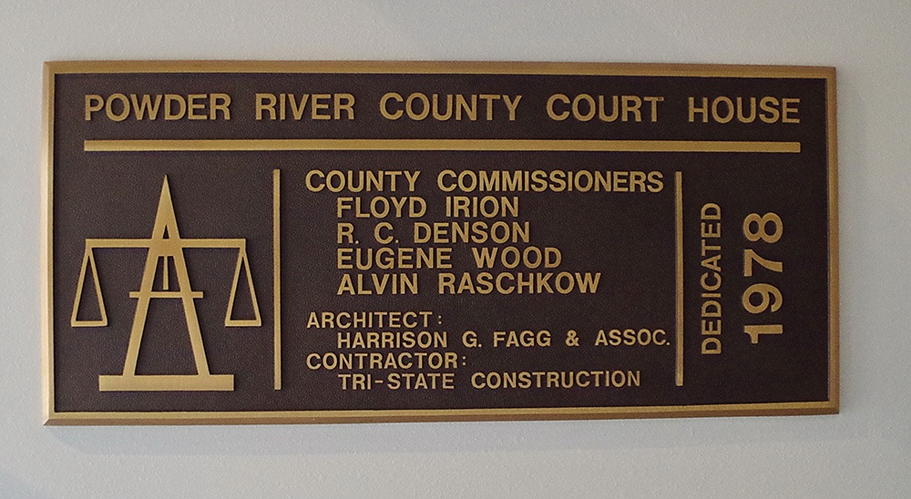 465d23