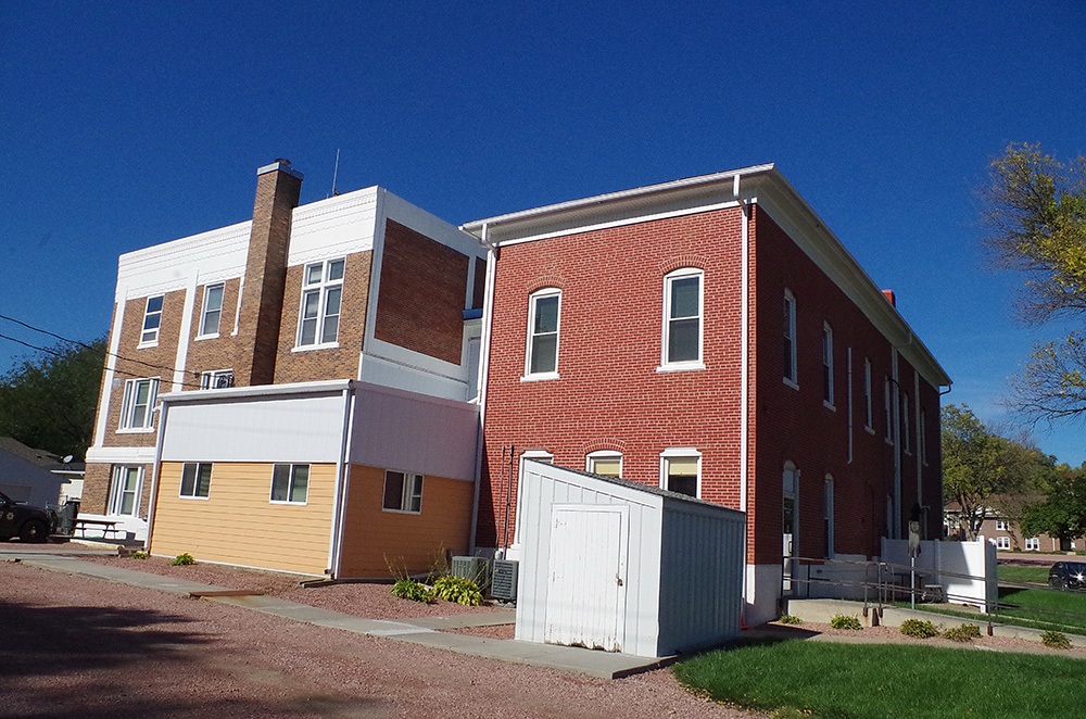 169n23
