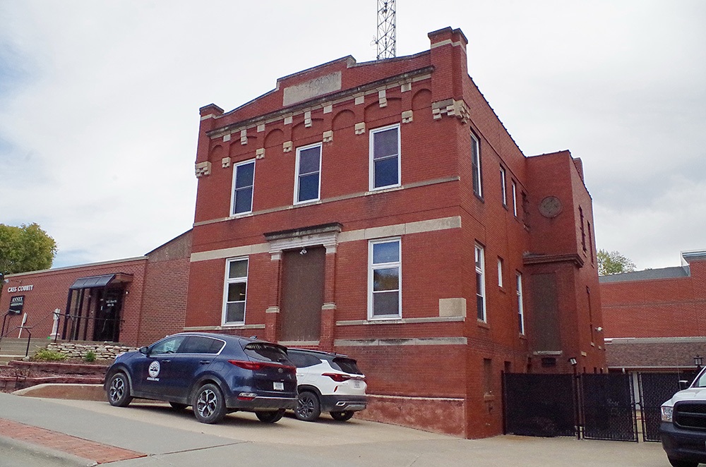 638n23