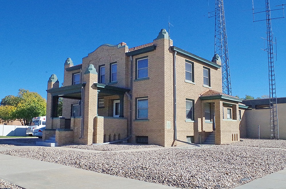 890n23