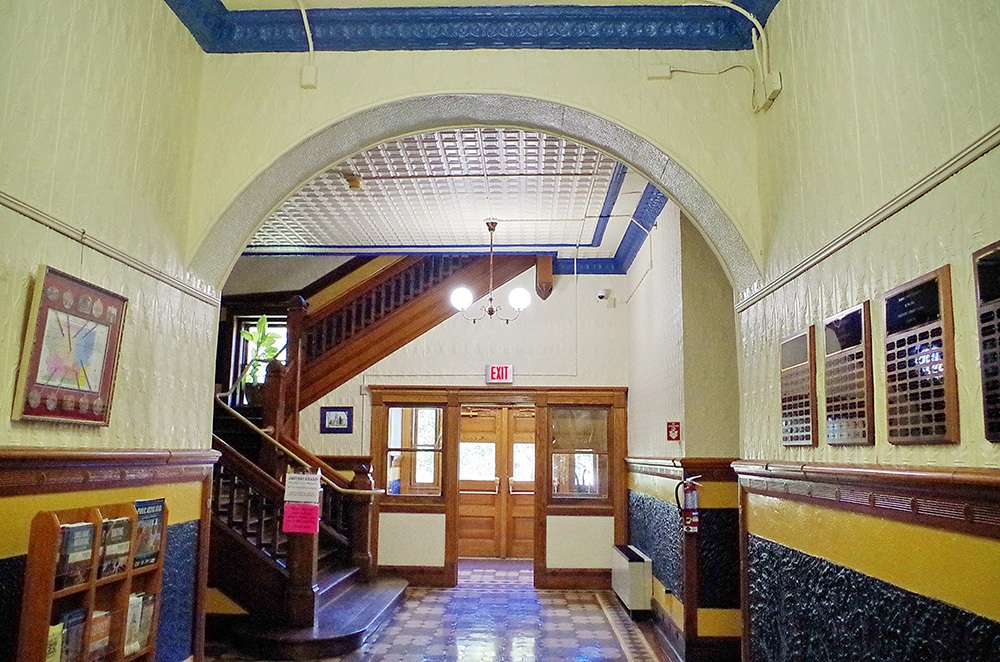 901n23