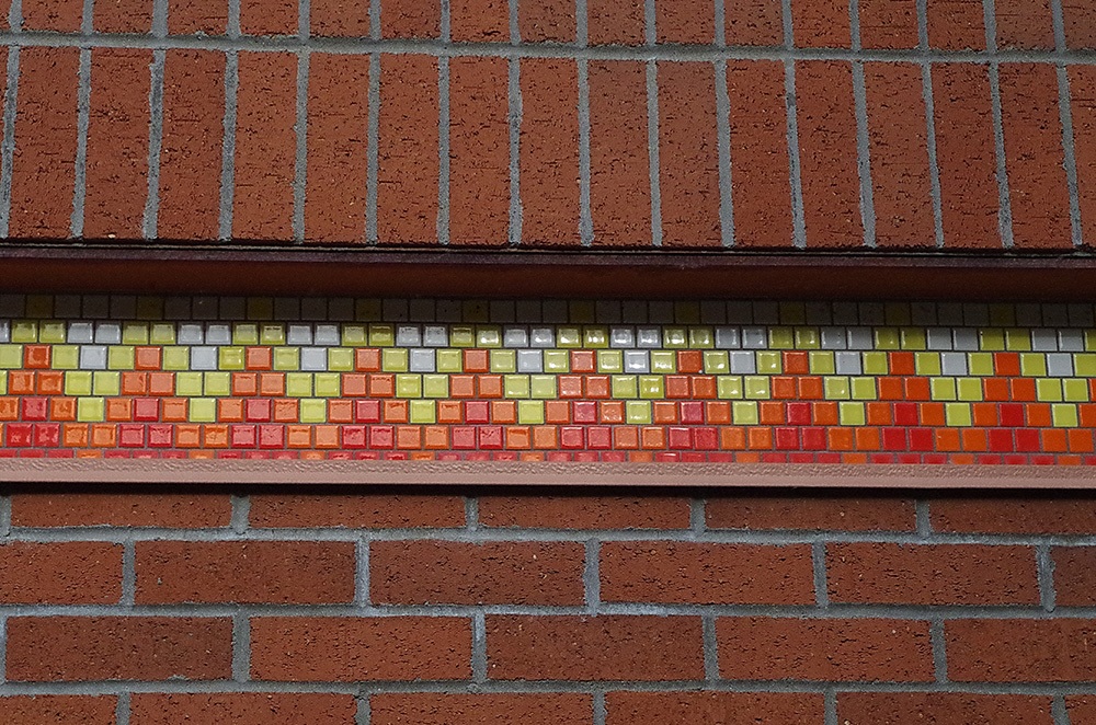 228d23