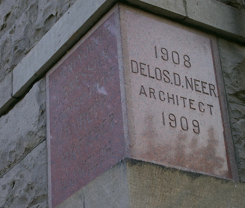 189o12