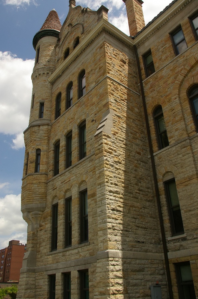 1689o15
