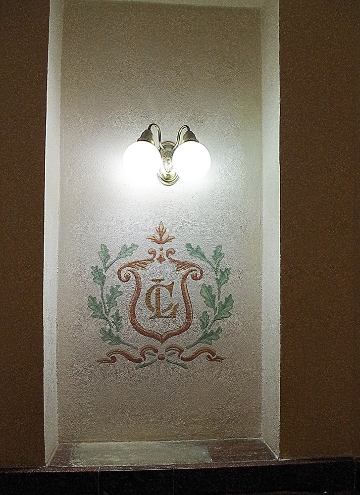718d23