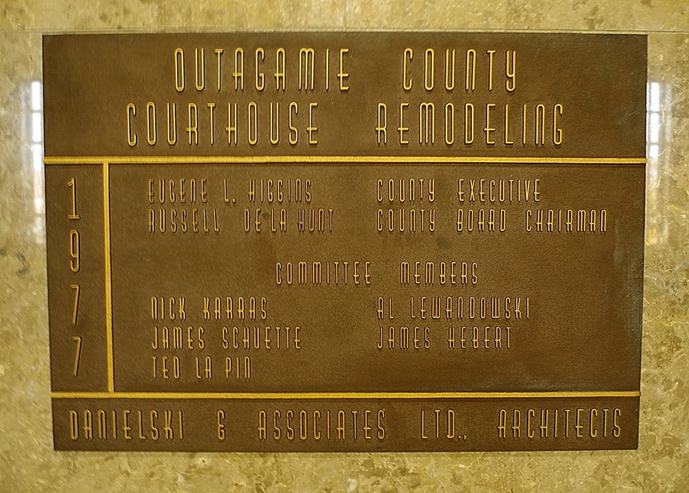 904w22