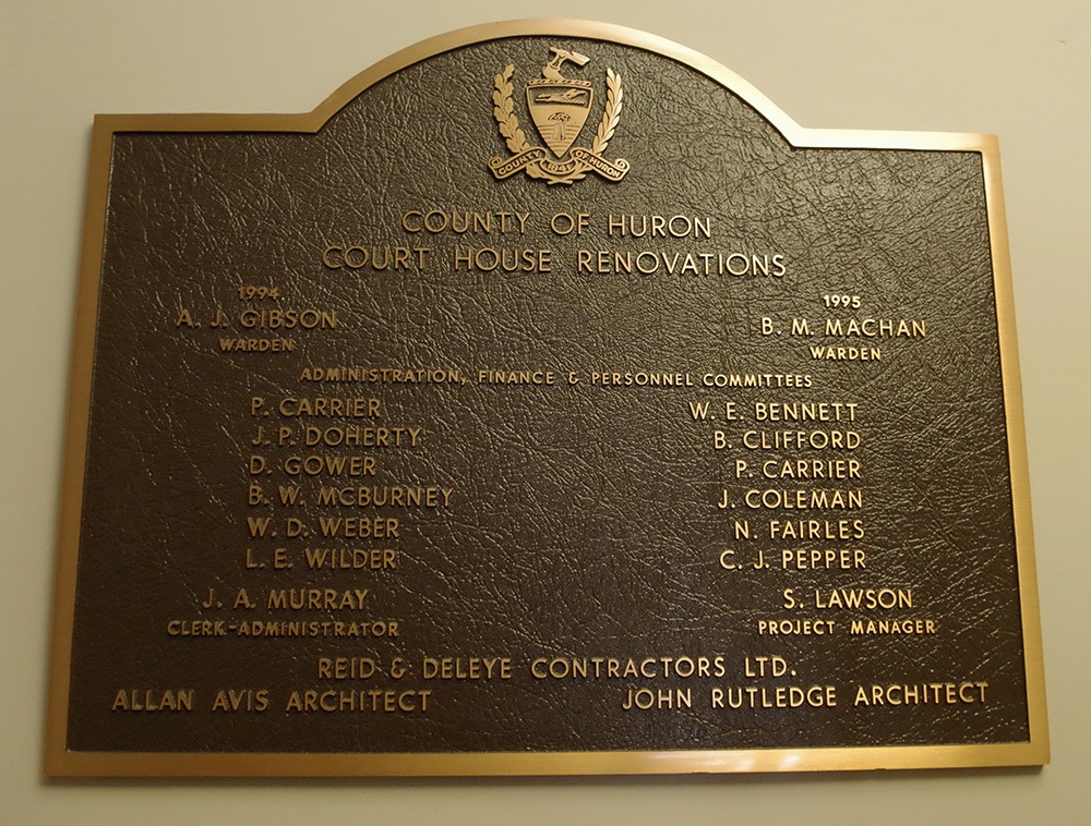 523o16