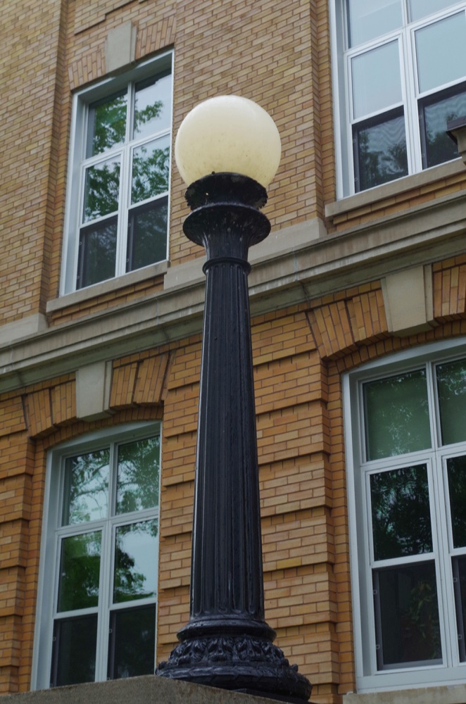 843o16