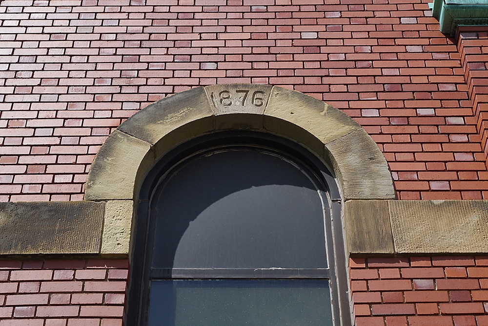 852m18